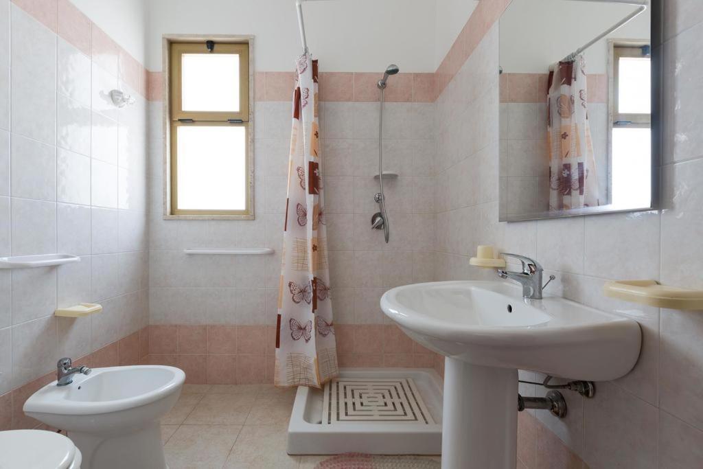 Casa Vacanza Mare Blu Torre Lapillo Bagian luar foto